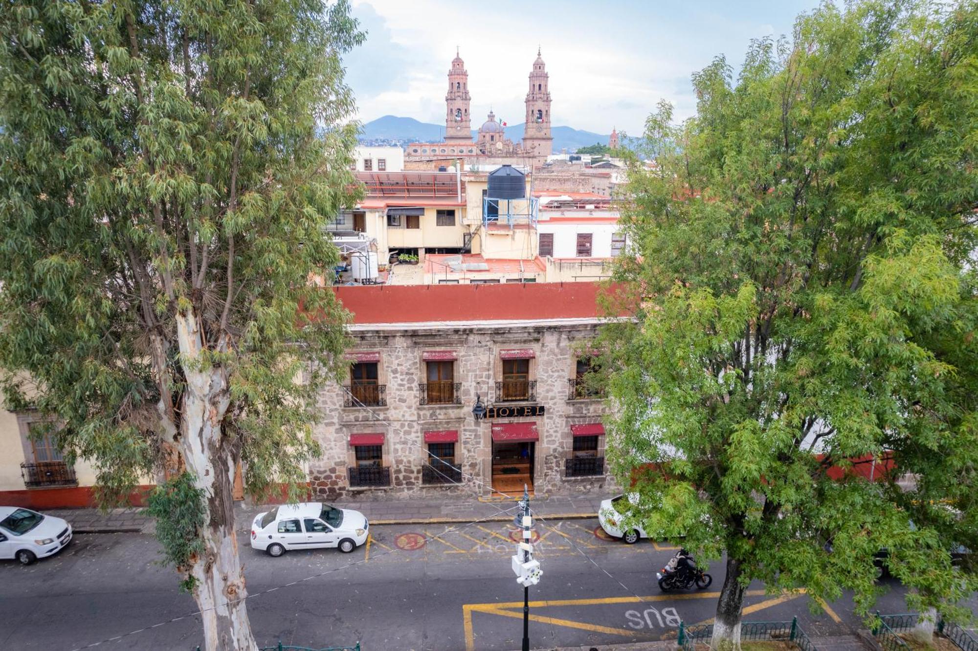 Hotel El Carmen, Морелия Экстерьер фото