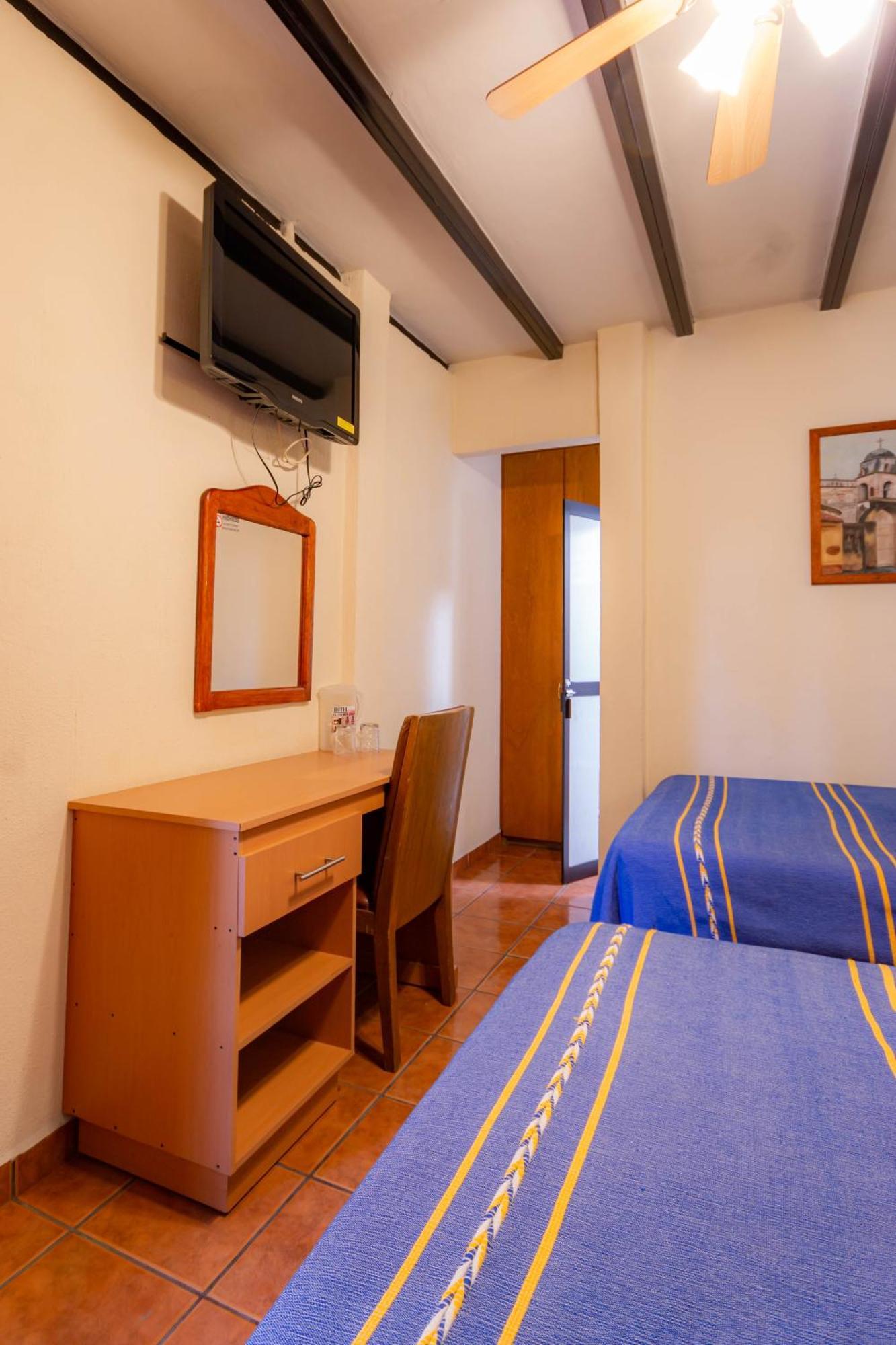 Hotel El Carmen, Морелия Экстерьер фото