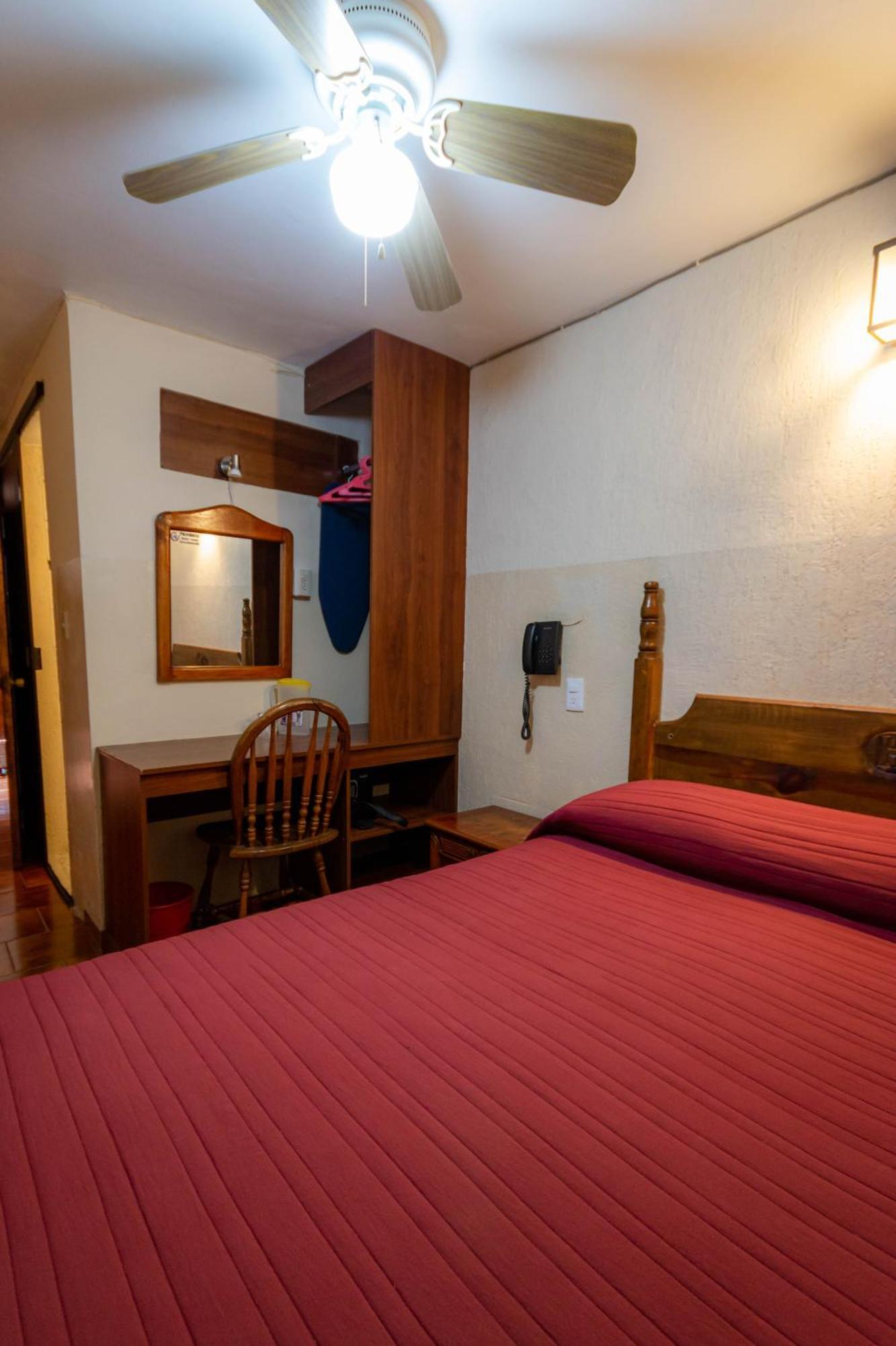 Hotel El Carmen, Морелия Экстерьер фото