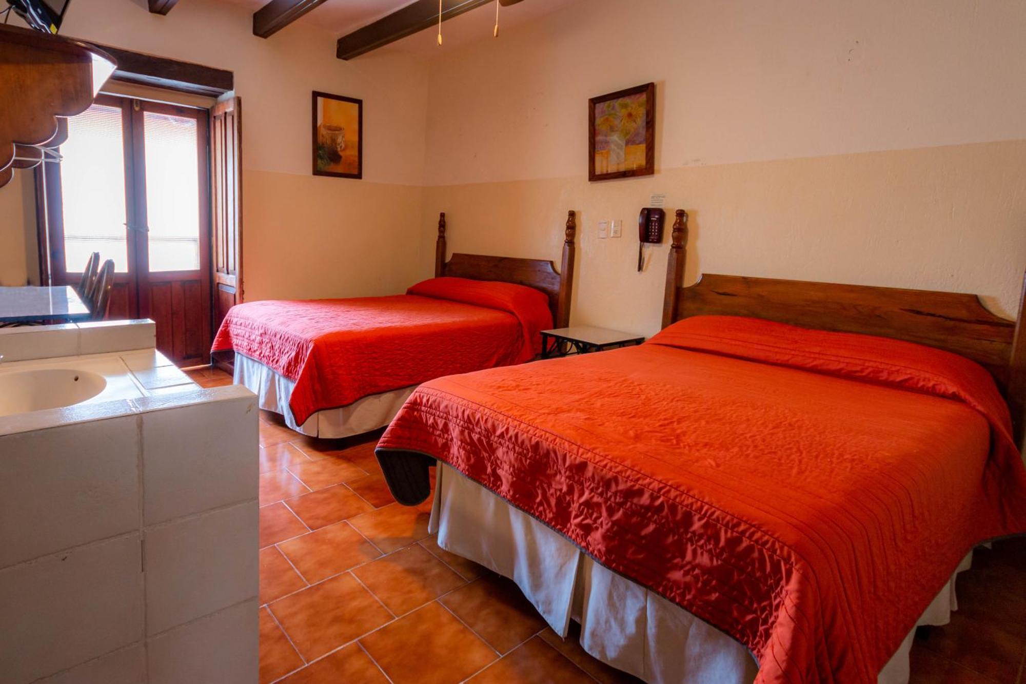 Hotel El Carmen, Морелия Экстерьер фото
